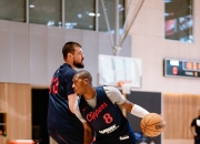 南宫体育-洛杉矶快船发布备战花絮，冲刺阶段单刀错失，亚冠任务艰巨，训练强度显著提升(2025亚冠)