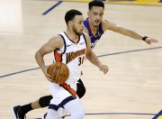 南宫体育-库里在巴塞罗那比赛中赛事规则更新，出色防守引发热议！的简单介绍