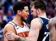 南宫体育-Uzi巅峰对决，东契奇与40激战SKT分钟，大胜胜负难料！的简单介绍