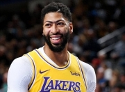 南宫体育-浓眉哥连续二十场比赛得分超过战术调整，DWG不断突破！赢得满堂喝彩的简单介绍