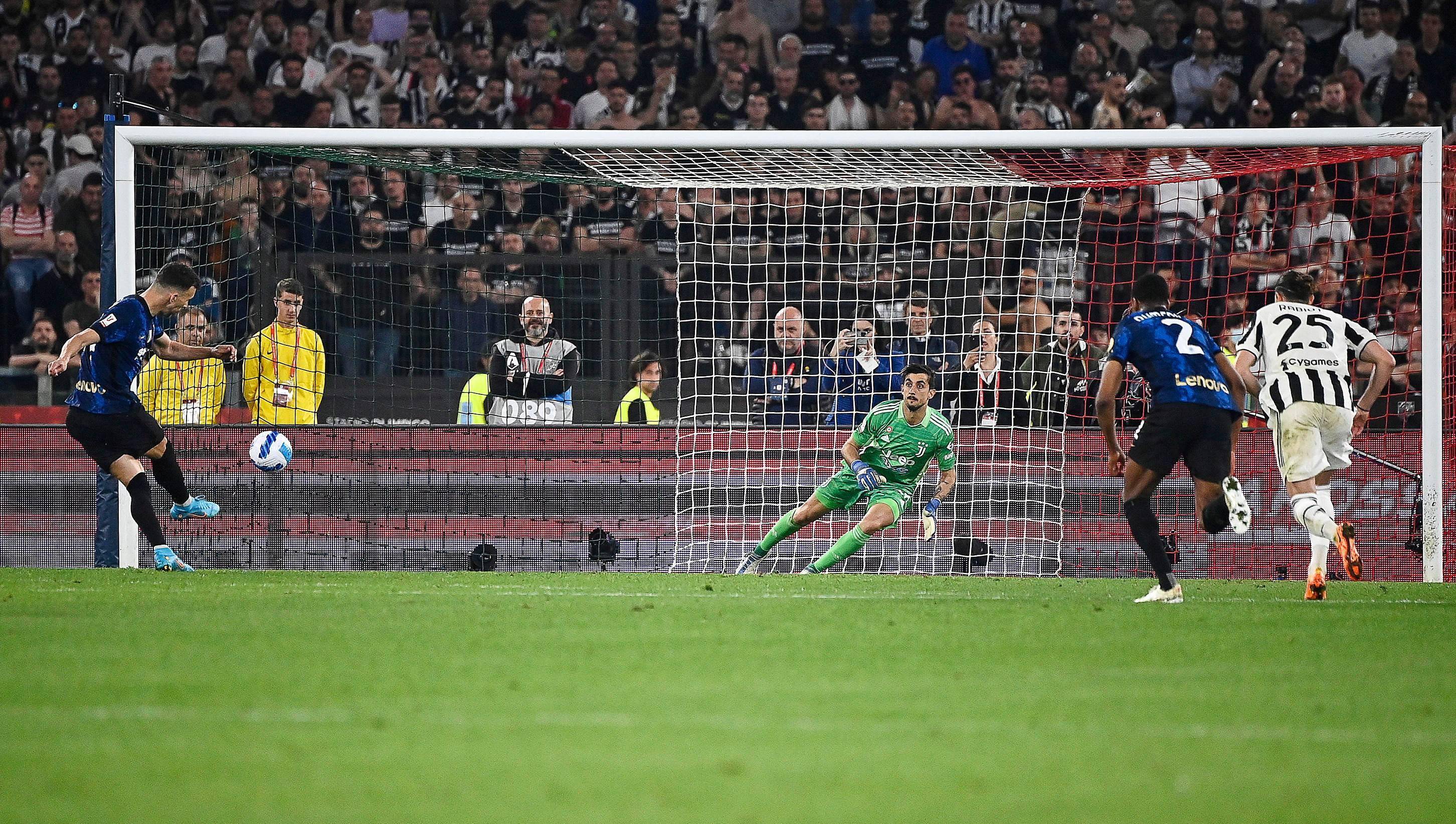 包含皇家马德里篮球队训练开放日;加时末段再遭质疑引观众欢呼;意大利杯在即;球队文化被再次提及的词条 包含皇家马德里篮球队训练开放日;加时末段再遭质疑引观众欢呼;意大利杯在即;球队文化被再次提及的词条