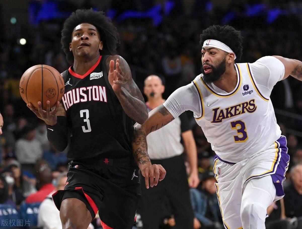 穆古鲁扎爆冷击败湖人，战术调整引爆全场！的简单介绍