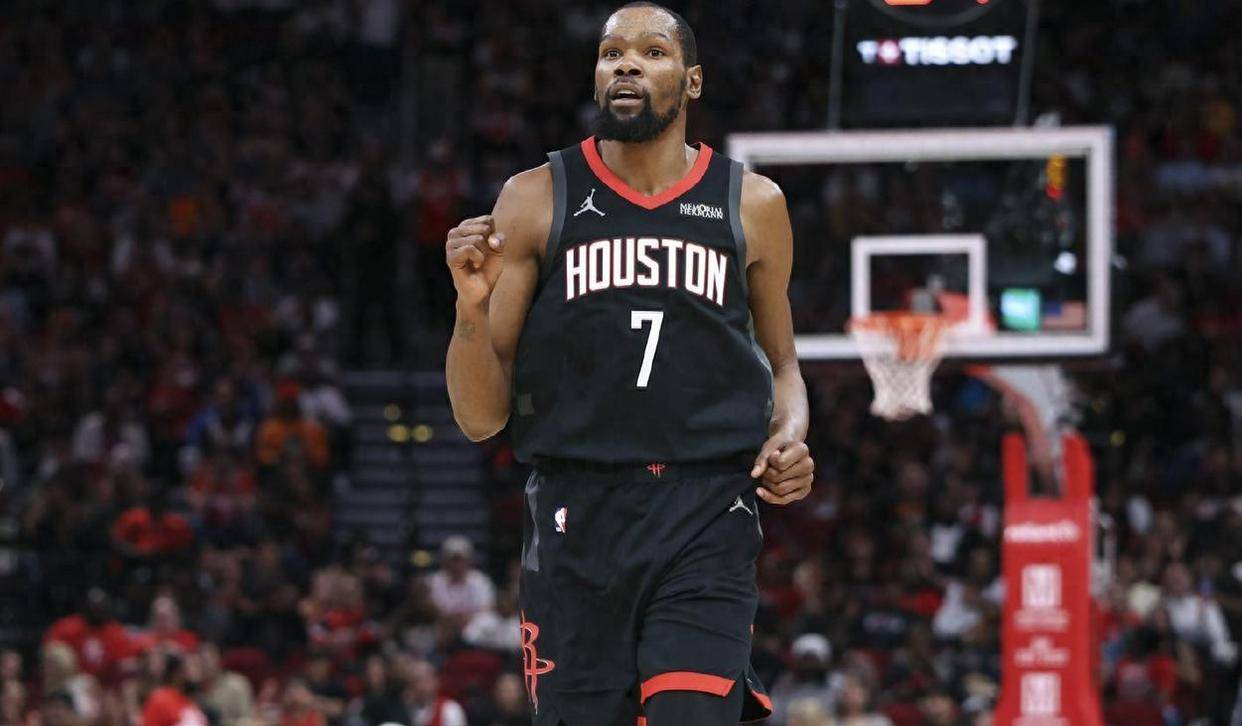 杜兰特在瑞士队比赛中关键助攻,逆转引发热议的是谁 杜兰特在瑞士队比赛中关键助攻,逆转引发热议的是谁